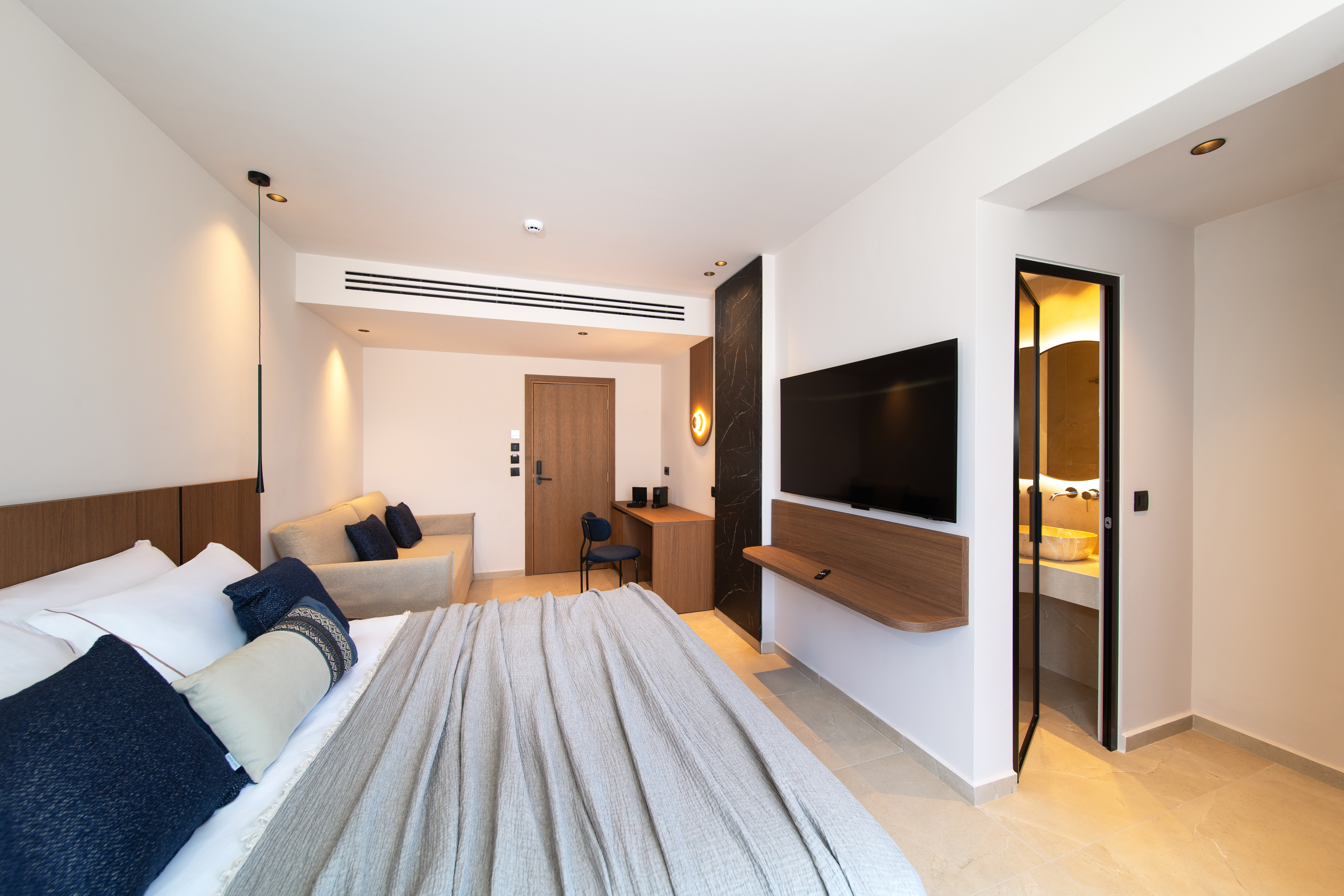 Suite with Sharing Pool - Bedroom