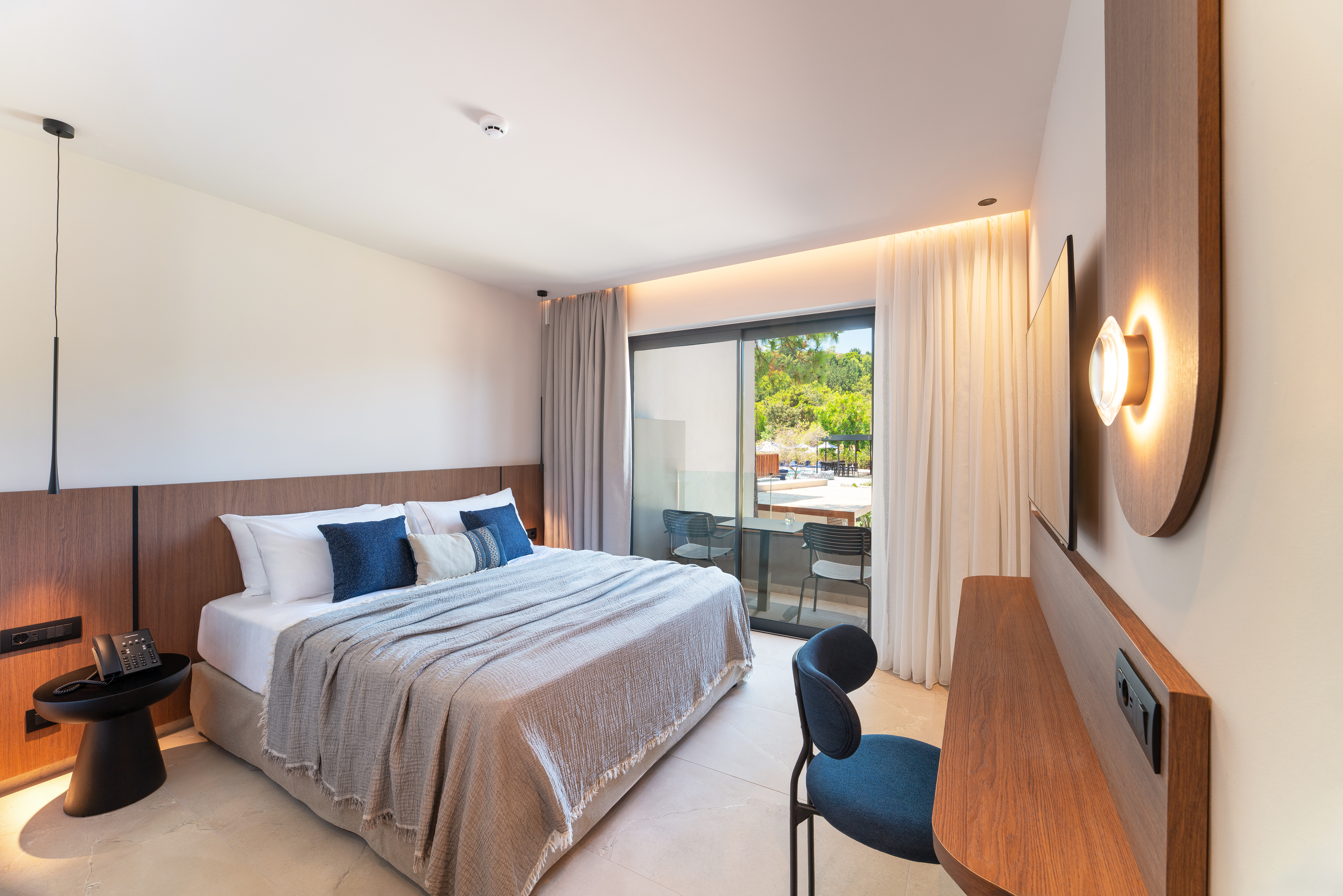 Superior Double Room with Pool View - Bedroom