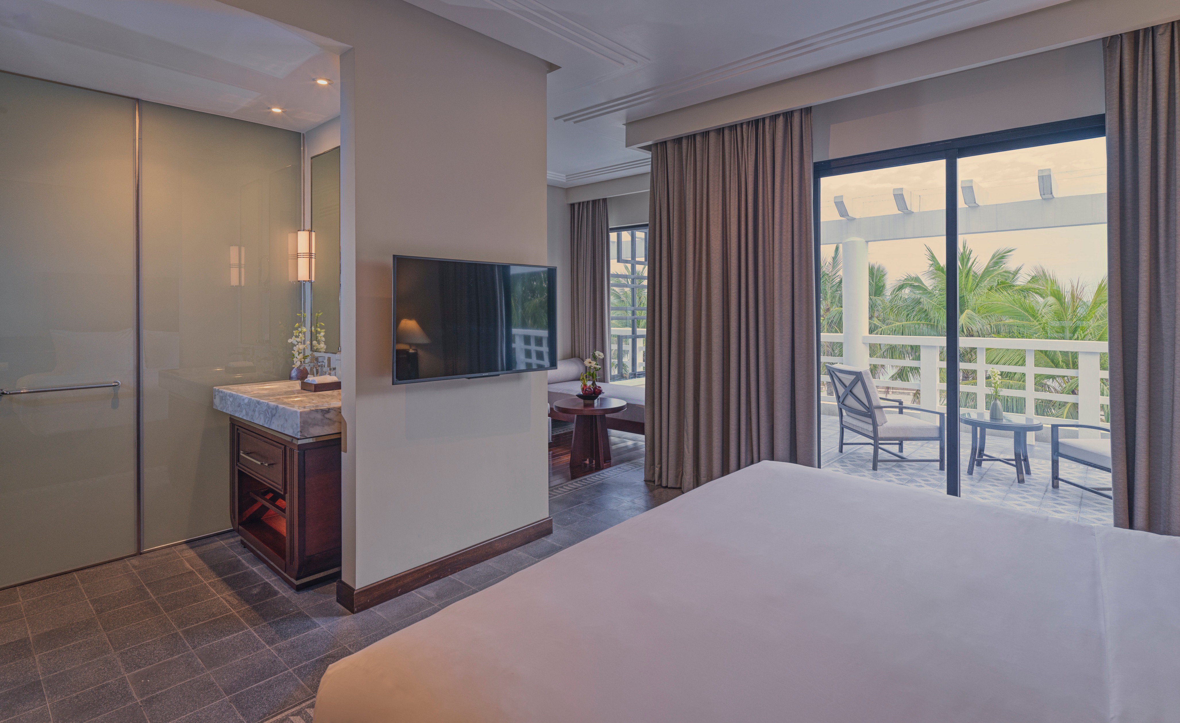 Deluxe Garden King - Bedroom