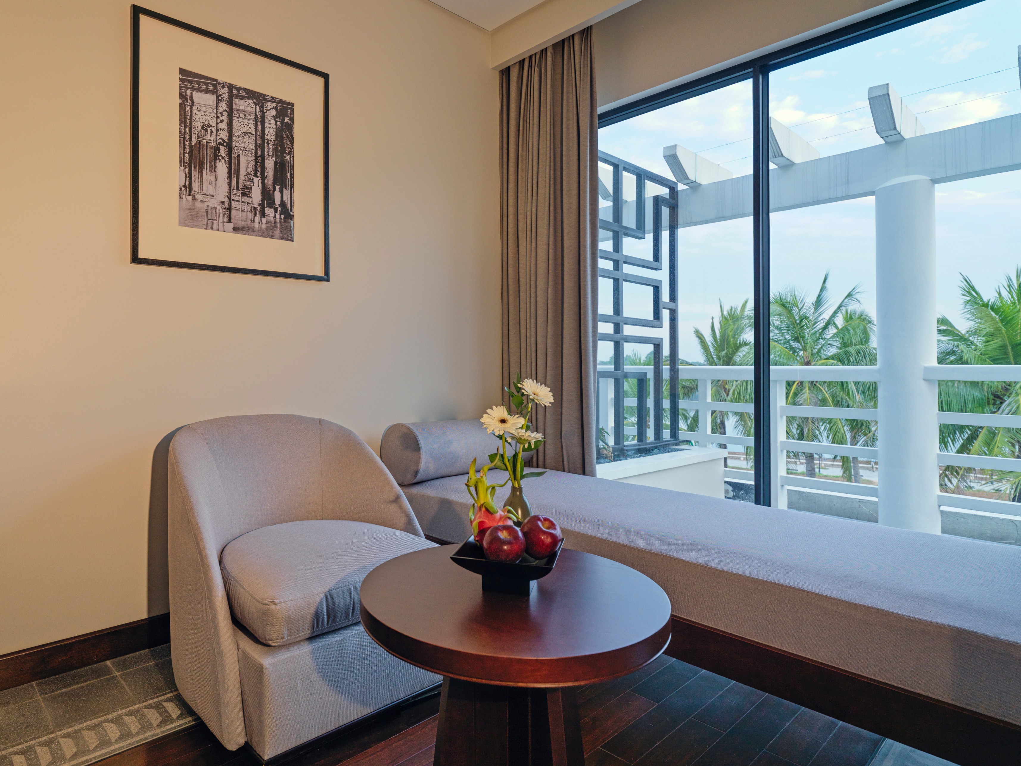 Deluxe River King - Living Area