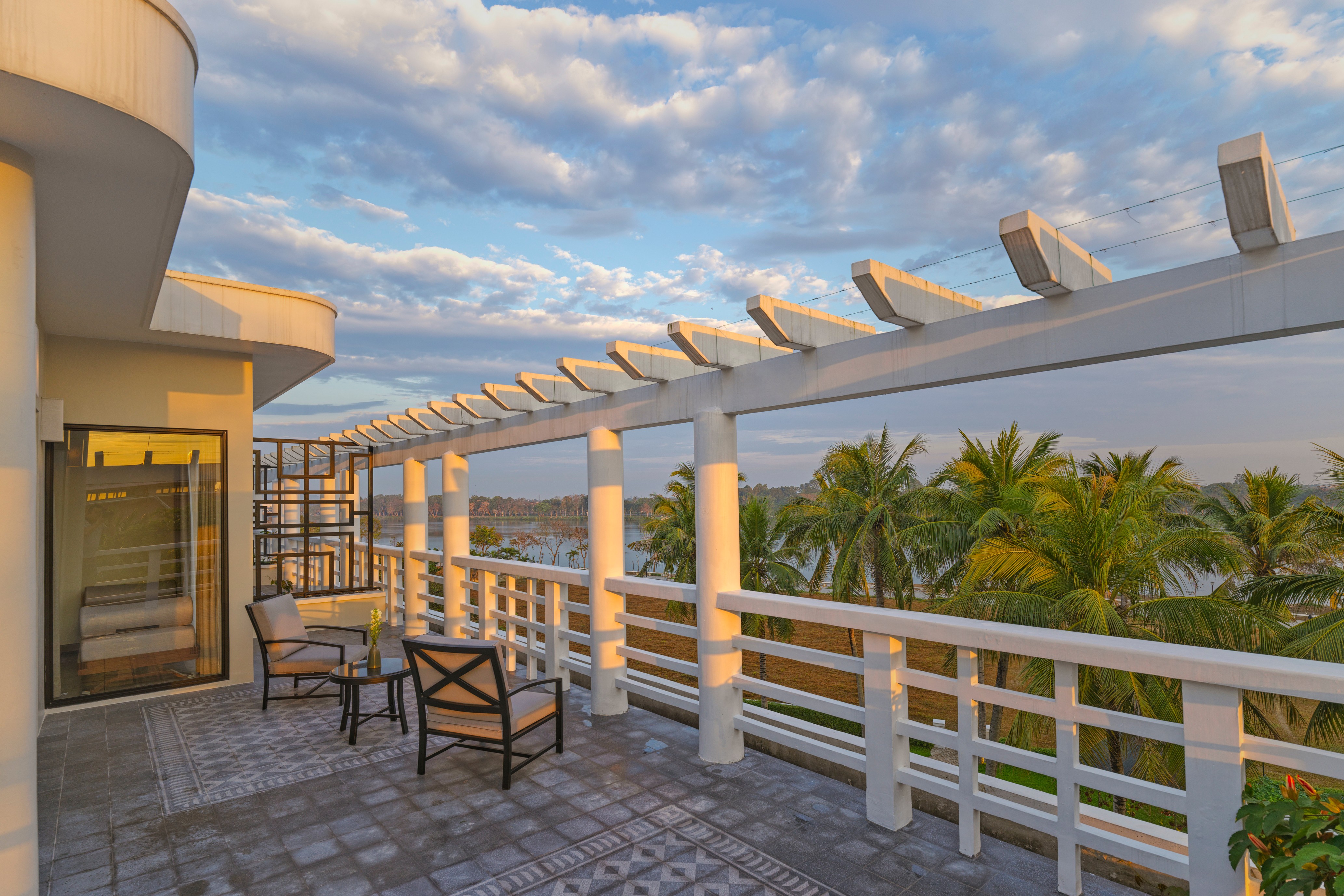 Deluxe River Twin - Terrace